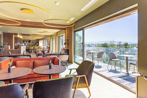 Breakfast and dinner served, French cuisine