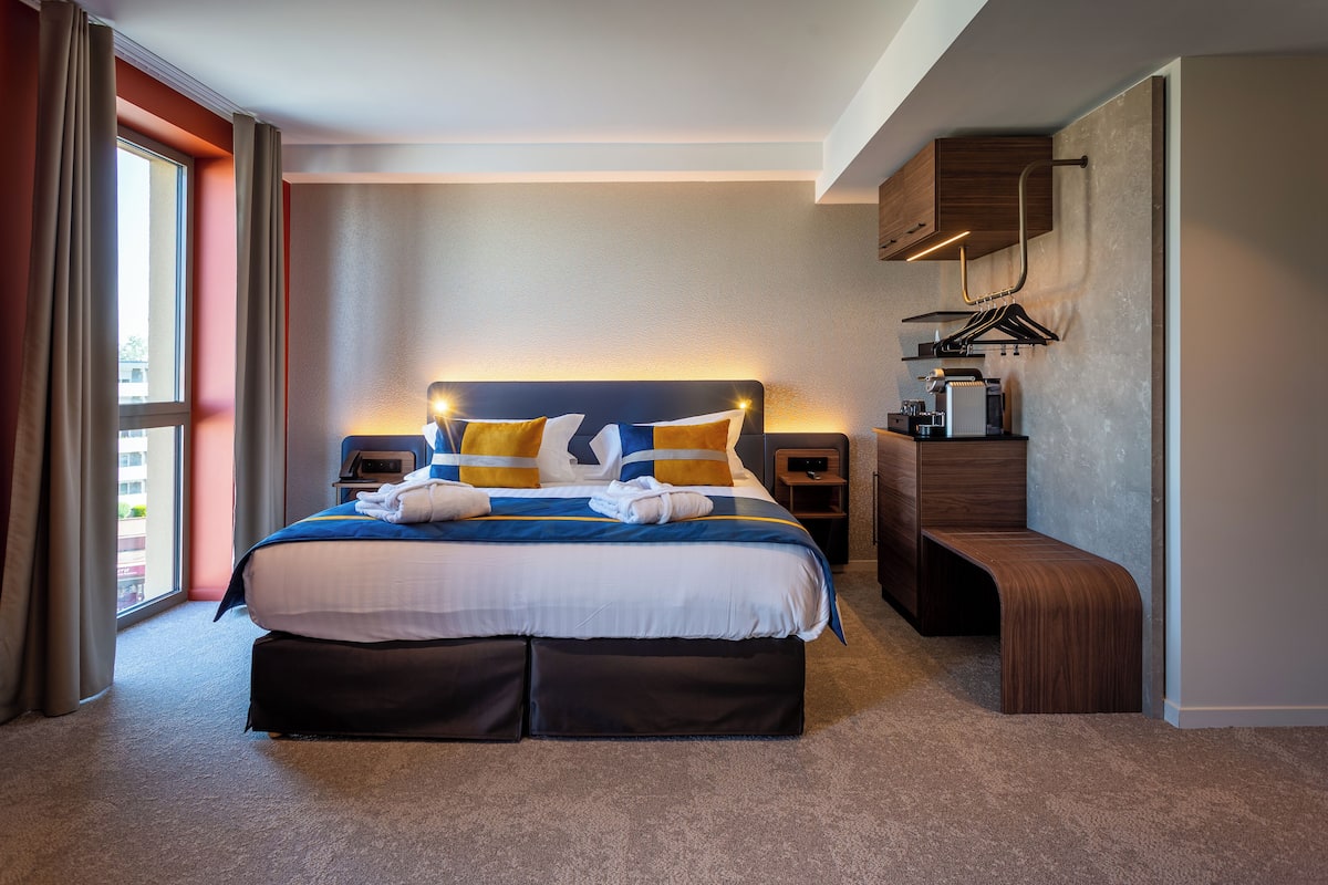 Premium bedding, pillow-top beds, minibar, in-room safe