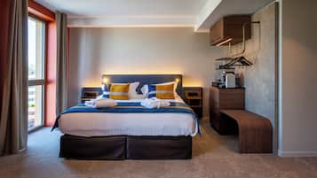 Phòng đôi hoặc 2 giường đơn Tiêu chuẩn | Bộ đồ giường cao cấp, nệm có lớp đệm bông, minibar