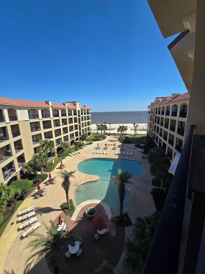 Laid-Back Luxury – Beachfront Condo at Inn By The Sea