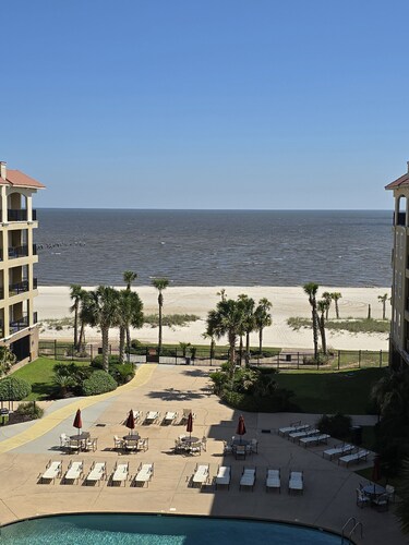 Laid-Back Luxury – Beachfront Condo at Inn By The Sea