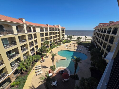 Laid-Back Luxury – Beachfront Condo at Inn By The Sea