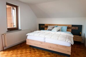 3 bedrooms, iron/ironing board, WiFi