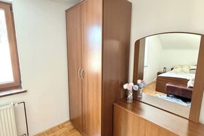 3 bedrooms, iron/ironing board, WiFi