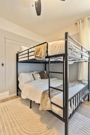 3 Schlafzimmer, Schreibtisch, Reisekinderbett, WLAN