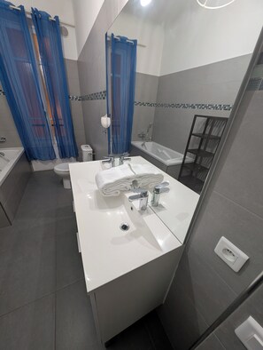 Bathroom - A stone's throw from Munich (Beausoleil)
