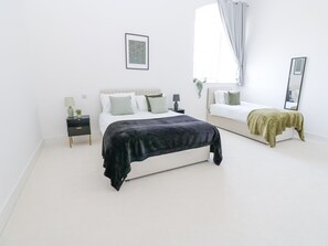 3 habitaciones, decoración personalizada y muebles diferentes 