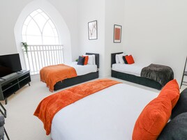 3 habitaciones, decoración personalizada y muebles diferentes 