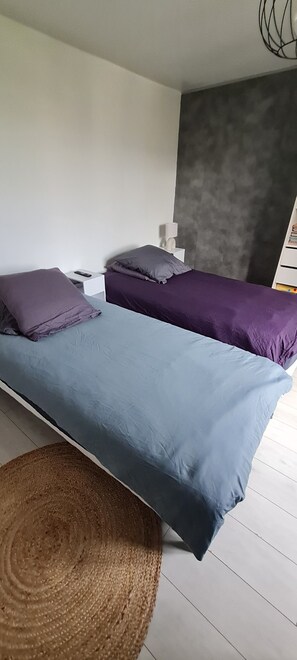 2 bedrooms, iron/ironing board, travel cot, free WiFi