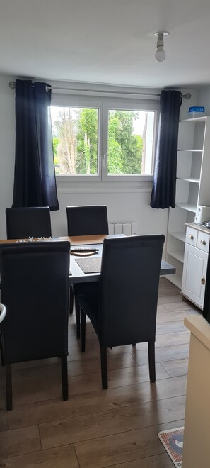 Dining - Furnished 4-bed apartment in the countryside (Virville)