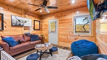 Comfort Cabin, Mountain View | Living area | Fireplace