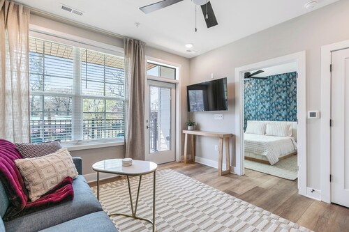 Evelyn 213 - Quaint 1BR in Forest Hill with 5-star finishes and new amenities