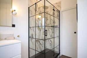House | 1 bedroom, Internet - Balcon Champs Elysees (Paris)