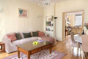 2 bedrooms - La Lumiere Eiffel Walk to Tower (Paris)