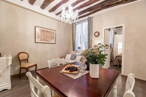 1 bedroom, Internet - Le Jardin Du Marais - Beaubourg (Paris)