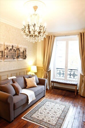 1 bedroom, Internet - Le Triomphe Elysees - Ternes (Paris)