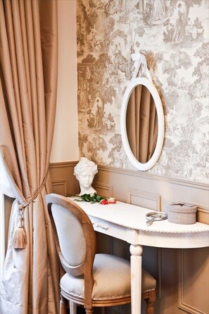 1 bedroom, Internet - Le Triomphe Elysees - Ternes (Paris)