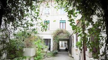 1 habitación y acceso a internet