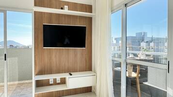 Apartamento | Área de estar | TV