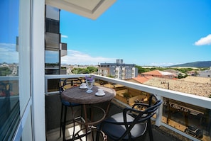 Apartemen | Tempat makan outdoor