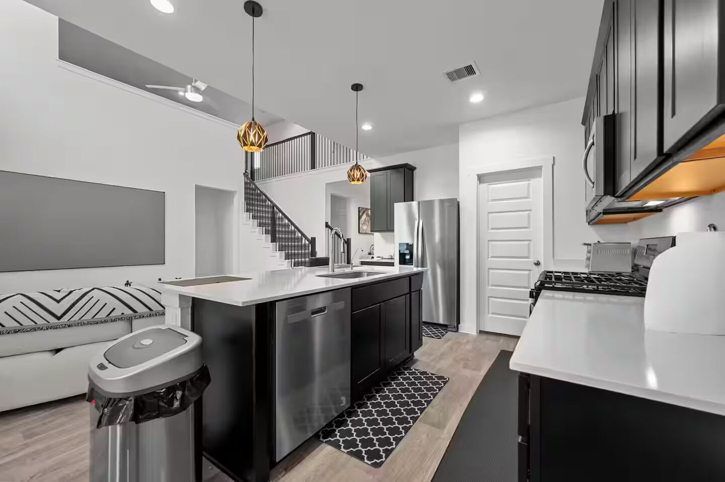 冰箱、微波炉、烤箱、炉灶