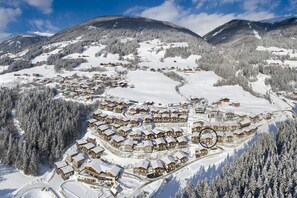 Chalet | Exterior - Chalet in Neukirchen Near Ski Arena Wildkogel (Neukirchen am Grossvenediger)