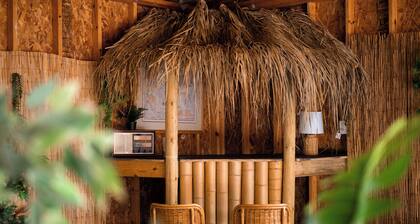 Tiki Bar! Near wineries, Sleeping Bear Dunes, TC - Cedar Cottage