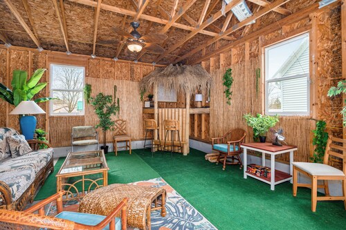 Tiki Bar! Near wineries, Sleeping Bear Dunes, TC - Cedar Cottage