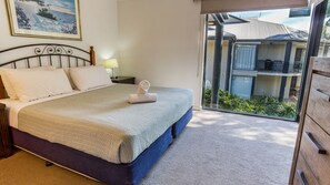 3 bedrooms, WiFi (free), bed sheets