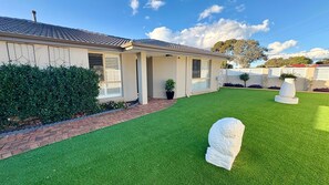 Exterior - South Bunbury Retreat – Family Comfort by the Beach & Wildlife Park (South Bunbury)