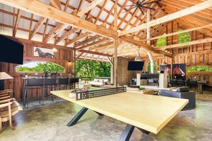 Interior - Group Escape!  2 Homes+ Entertainment Barn+ Arcade (Mineral Bluff)
