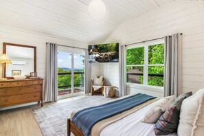 5 Schlafzimmer, Schreibtisch, Bügeleisen/Bügelbrett, Reisekinderbett