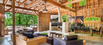 Group Escape! 2 Homes+ Entertainment Barn+ Arcade