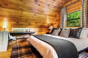 5 bedrooms, desk, iron/ironing board, travel crib