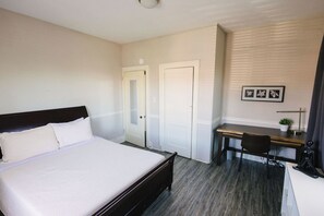 1 slaapkamer, een bureau, een strijkplank/strijkijzer, gratis wifi