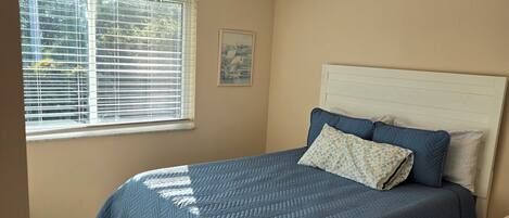 2 chambres, fer et planche à repasser, Wi-Fi, draps fournis