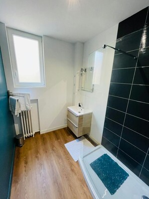 2 bedrooms - L Tape R Moise Hypercentre Sub (Reims)