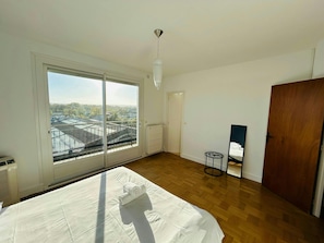 House | 4 bedrooms - L Appart L Onard 10 Couchages Parc des Expos (Reims)