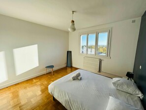 House | 4 bedrooms - L Appart L Onard 10 Couchages Parc des Expos (Reims)