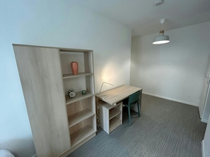Room - We Live In R - Suite 102 (Reims)