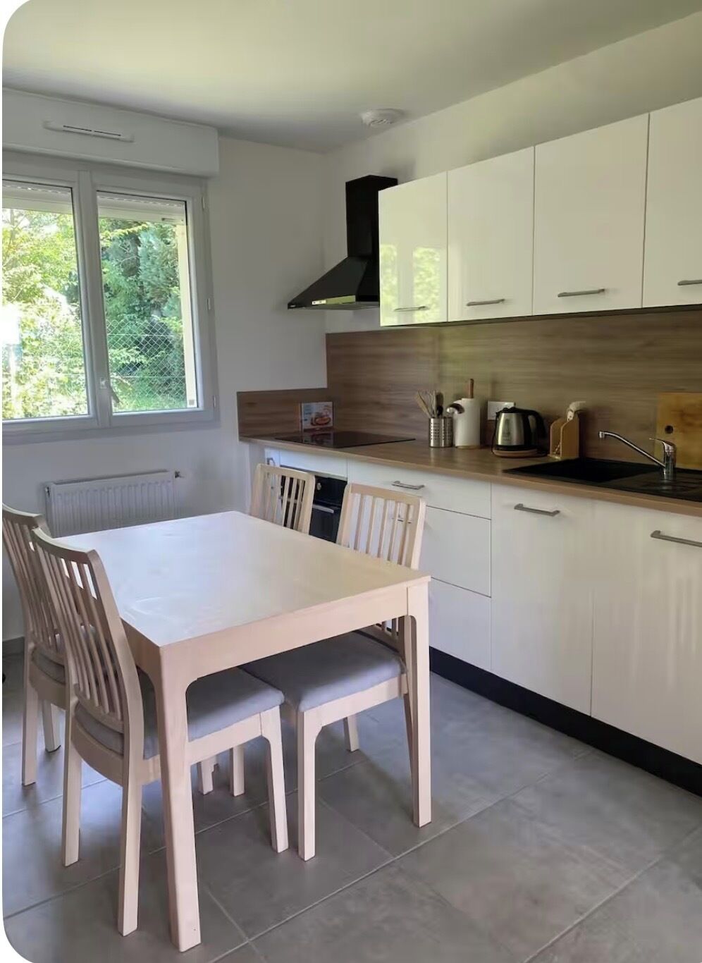Een koelkast, een oven, een kookplaat