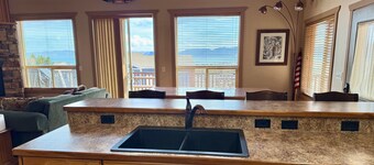 Rustic Mountain Lake Escape