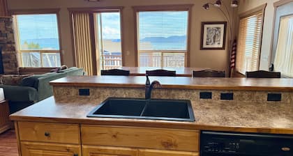 Rustic Mountain Lake Escape