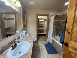 Boblebad, håndklær, såpe og sjampo