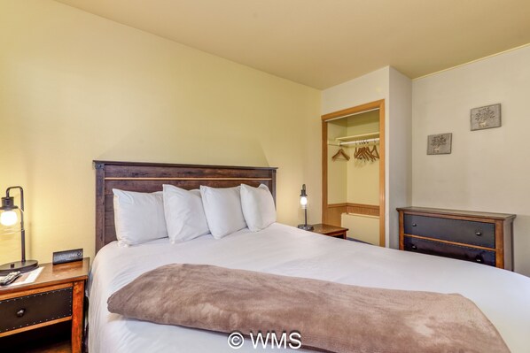 1 chambre, fer et planche à repasser, accès au Wi-Fi (inclus)