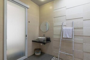 Handtücher, Seife, Shampoo, Toilettenpapier