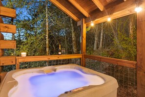 Comfort Cabin, Garden View | Private spa tub