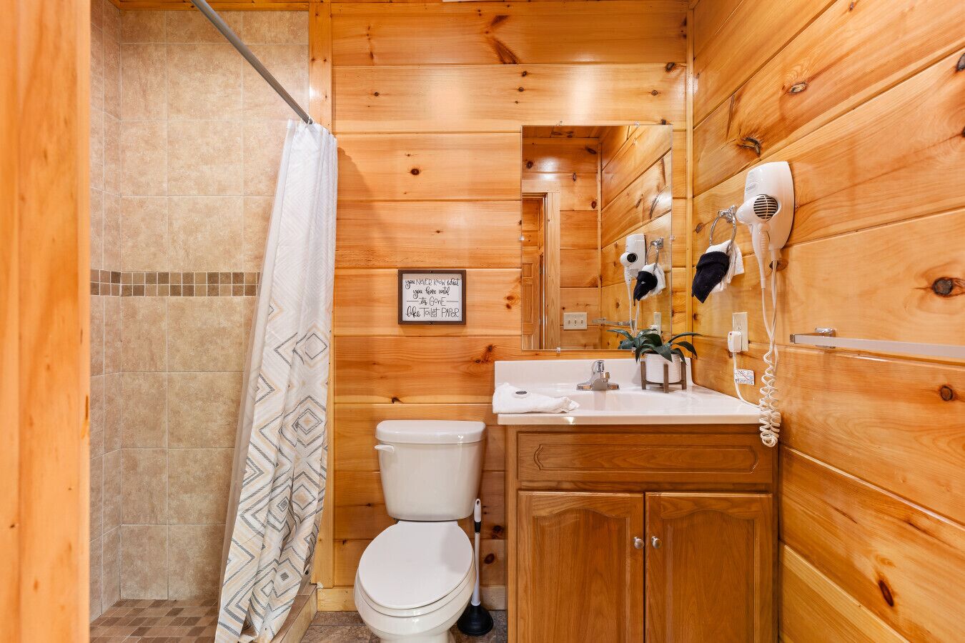 Cabin tiện nghi đơn giản, quang cảnh vườn | Phòng tắm