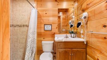 Comfort Cabin, Garden View | Bathroom