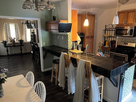 Fridge, microwave, oven, stovetop. Charming 3-bedroom apartment in Corning with WiFi, AC on Disc Golf Course